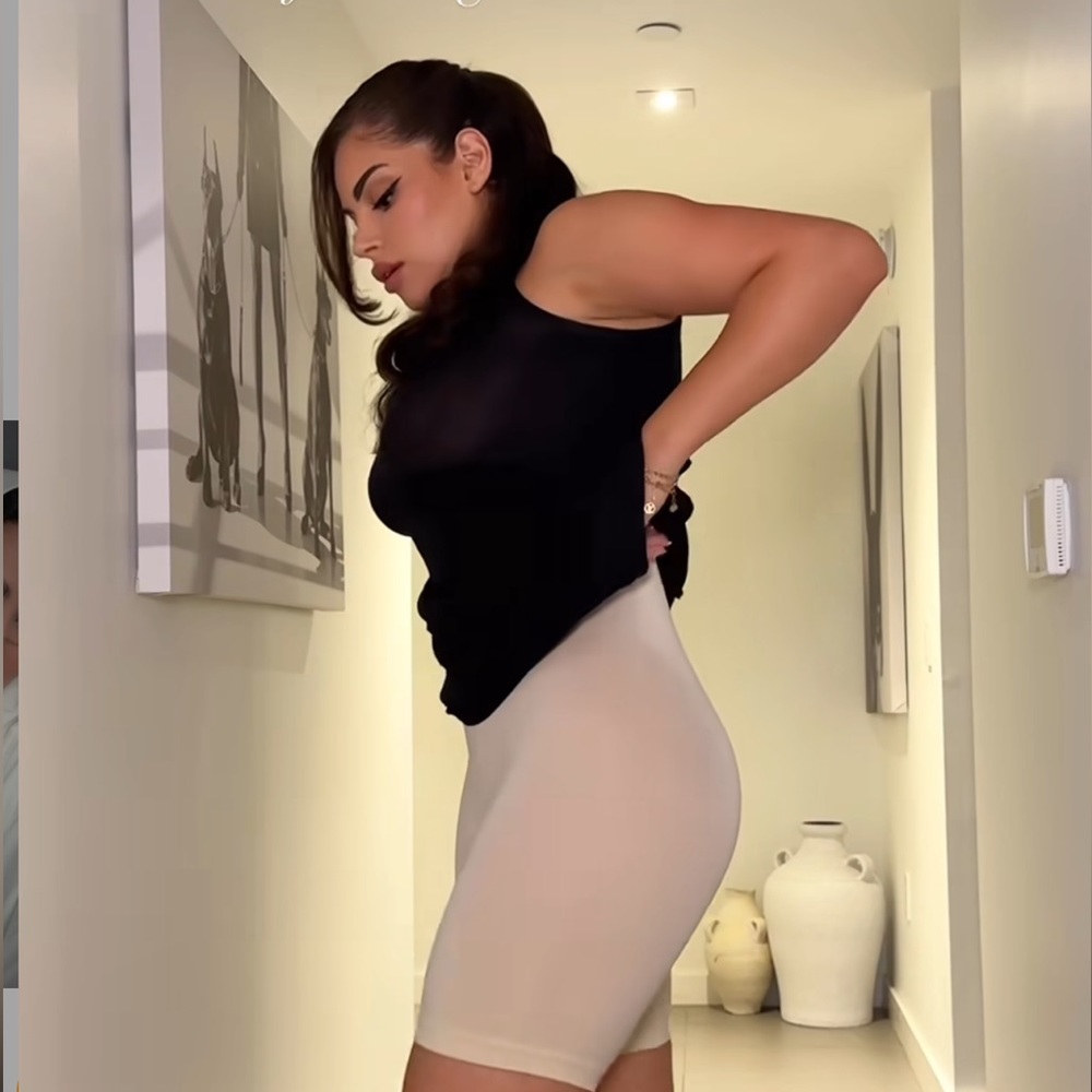 Spanx Higher Power Short - Bundle and Save 😍 - Picture 5 of 7